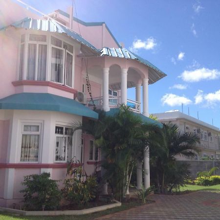 Fayruz Villa Is A 3 Bedroom, 3 Bathroom Detached House With Ac And Swimming Pool 5 Minutes Walk From Flic En Flac Public Beach Bagian luar foto
