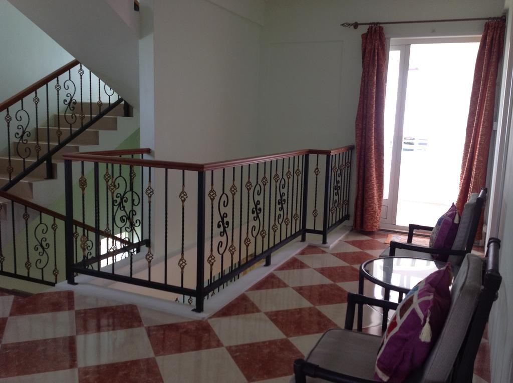 Fayruz Villa Is A 3 Bedroom, 3 Bathroom Detached House With Ac And Swimming Pool 5 Minutes Walk From Flic En Flac Public Beach Bagian luar foto