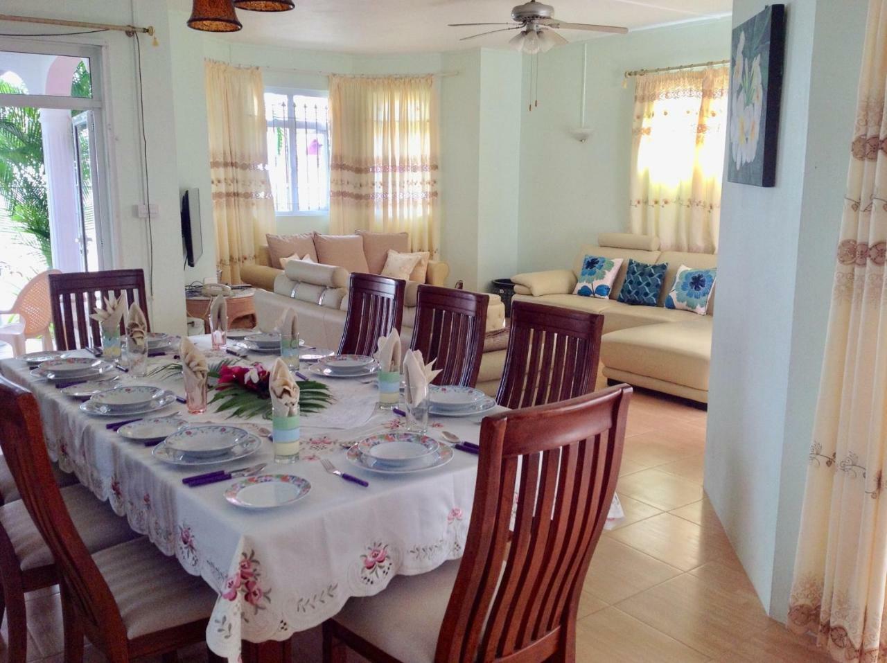 Fayruz Villa Is A 3 Bedroom, 3 Bathroom Detached House With Ac And Swimming Pool 5 Minutes Walk From Flic En Flac Public Beach Bagian luar foto