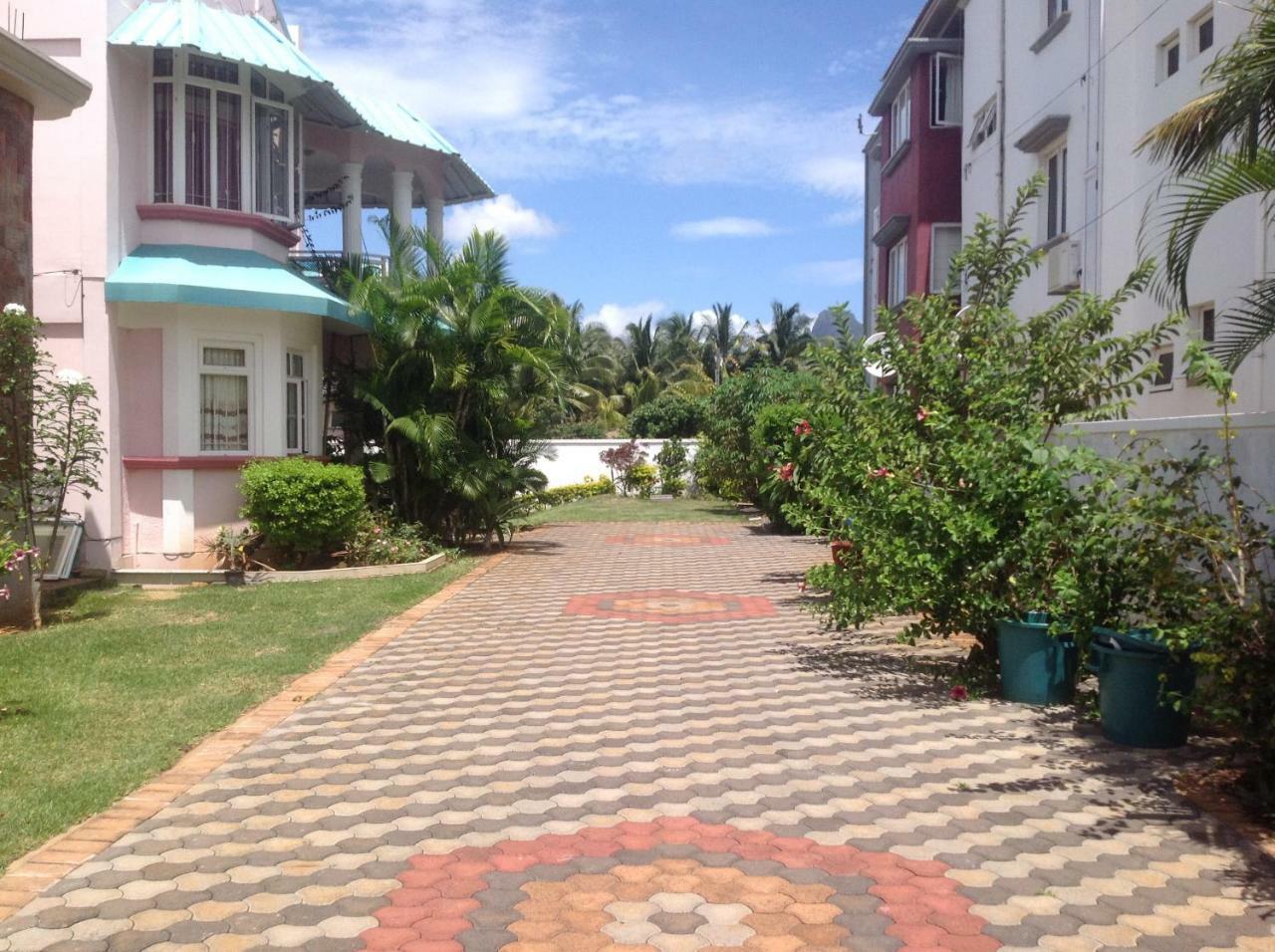 Fayruz Villa Is A 3 Bedroom, 3 Bathroom Detached House With Ac And Swimming Pool 5 Minutes Walk From Flic En Flac Public Beach Bagian luar foto