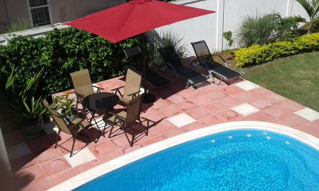 Fayruz Villa Is A 3 Bedroom, 3 Bathroom Detached House With Ac And Swimming Pool 5 Minutes Walk From Flic En Flac Public Beach Bagian luar foto
