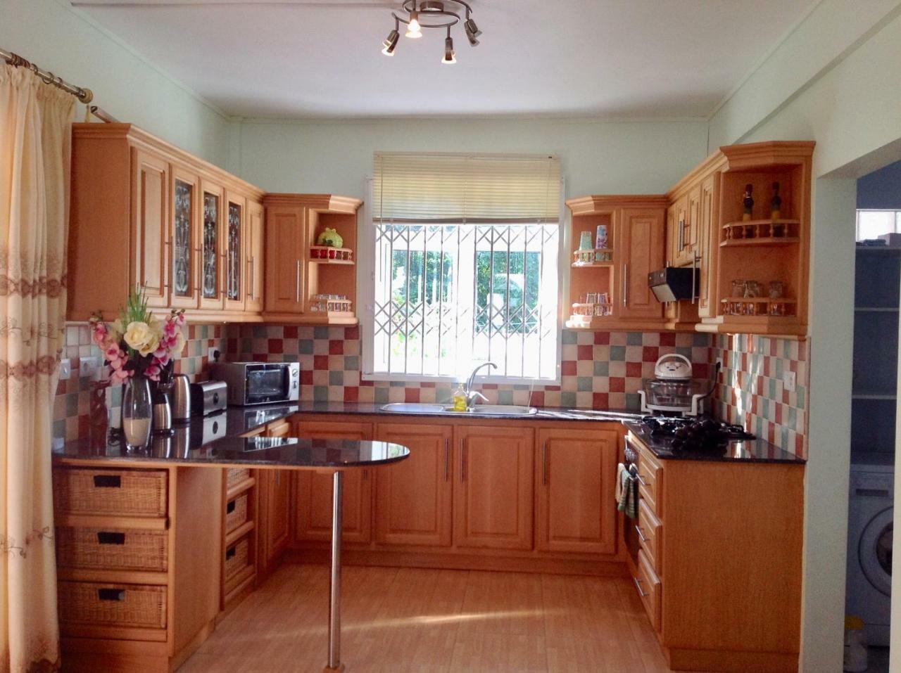 Fayruz Villa Is A 3 Bedroom, 3 Bathroom Detached House With Ac And Swimming Pool 5 Minutes Walk From Flic En Flac Public Beach Bagian luar foto